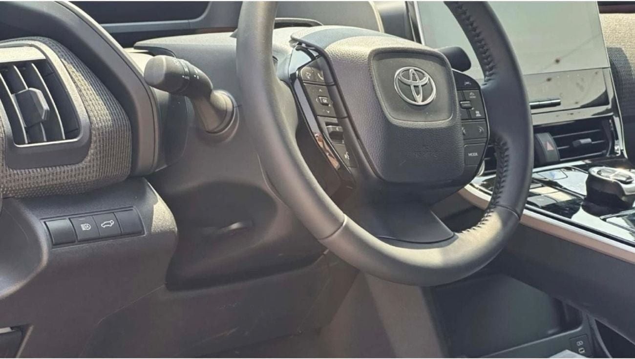 تويوتا bZ4X TOYOTA BZ4X FULL EV LONG RANGE 615km FULL OPTION 2WD WITH AUTO PARK