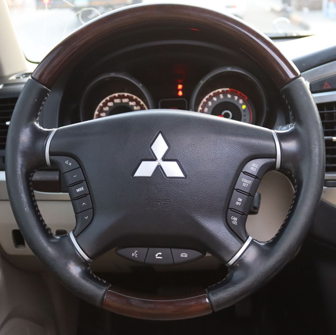 Mitsubishi Pajero GLS 3.5L (189 HP) Mitsubishi Pajero - 2016 - Full Option - GCC - Accident-Free - 3.5L Engine - Excel