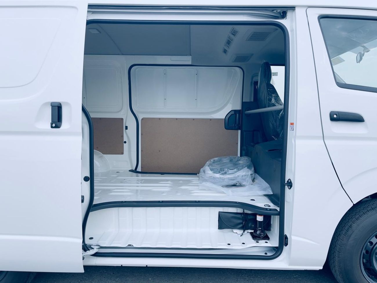 Toyota Hiace toyota hiace cargo 2.5l dsl 2025