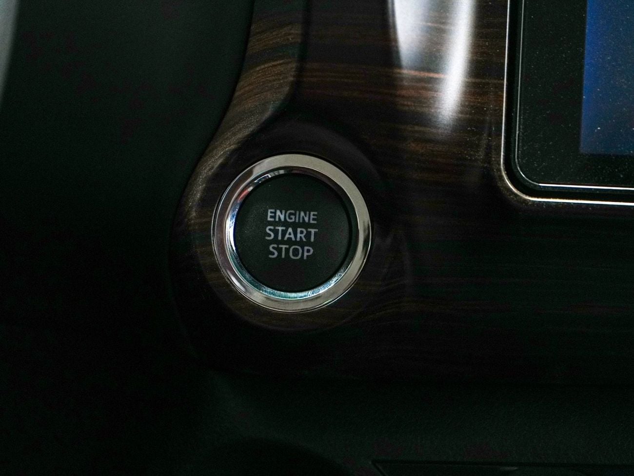 Toyota Hilux SR5 2.7 Automatic Full option 2026