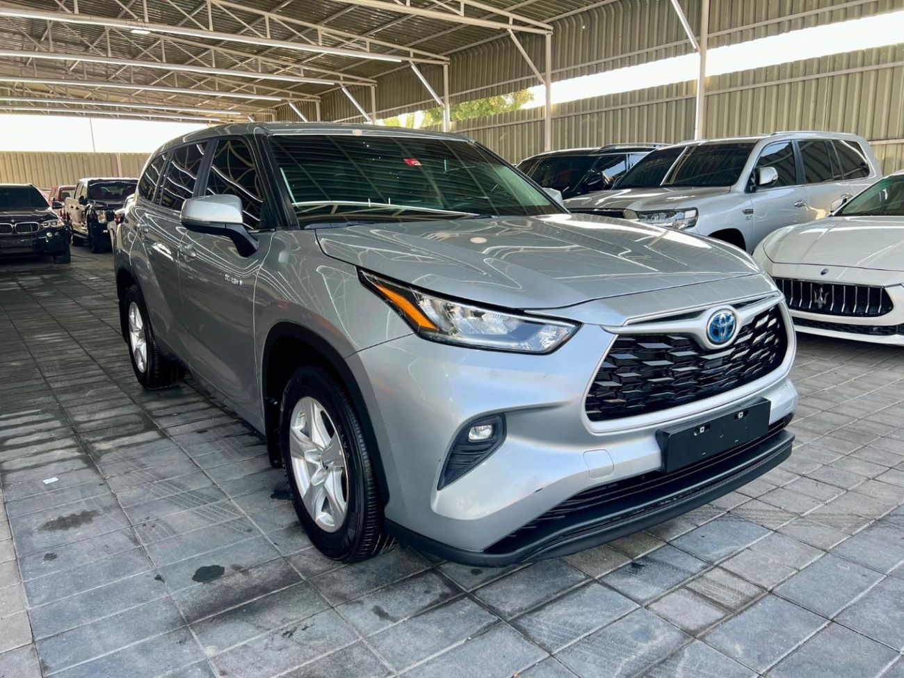 Toyota Highlander Hybrid  warranty one year bank financie available