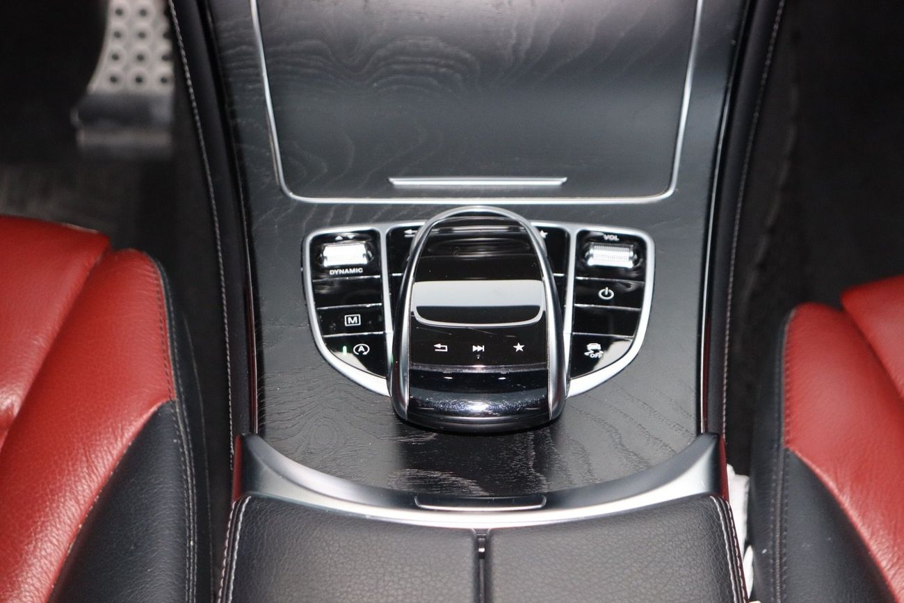 مرسيدس بنز GLC 250 4MATIC 2.0L Mercedes-Benz GLC250 Coupe / 2019 / GCC / Free Accident