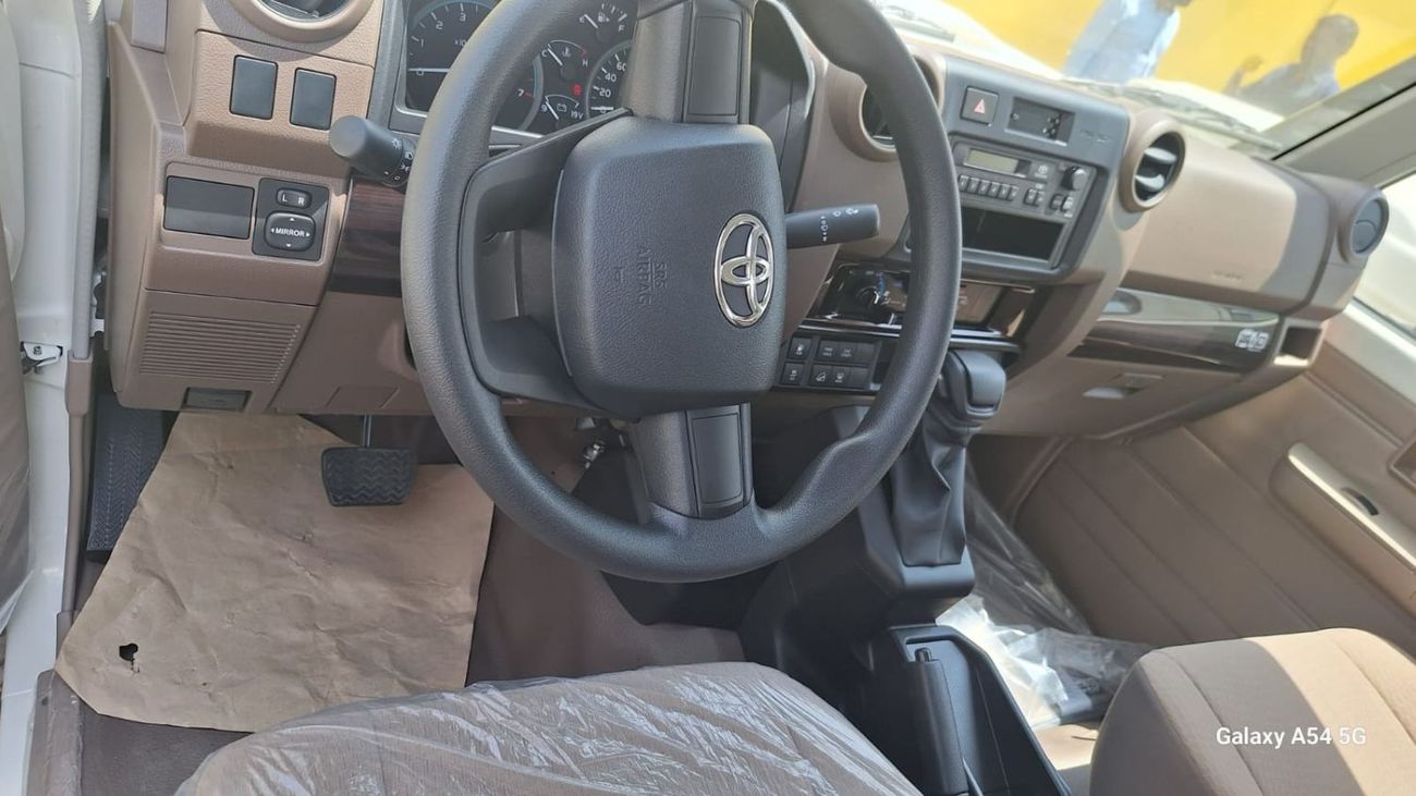 Toyota Land Cruiser 70 TOYOTA LAND CRUISER LC78 4.0L AT