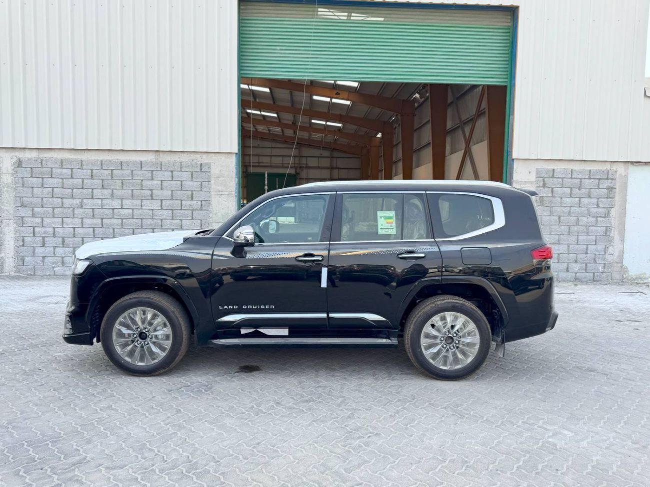 تويوتا لاند كروزر VX 3.3L