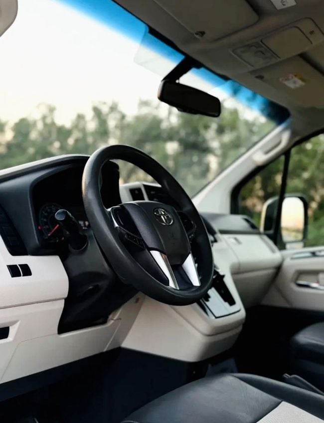 Toyota HiAce 2021 Model Diesel Engine Automatic Transmission Full Option GCC Specification Very Perfect Condition, миниатюра 17