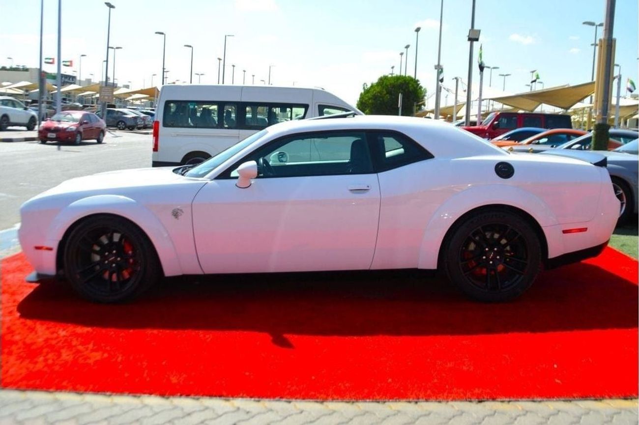 Dodge Challenger SRT Hellcat 6.2L (717 HP)-- GCC // FULL OPOTIOIN //ALCANTARA -- SUN ROOF / BANK FINANCE/GOOD CONDITI