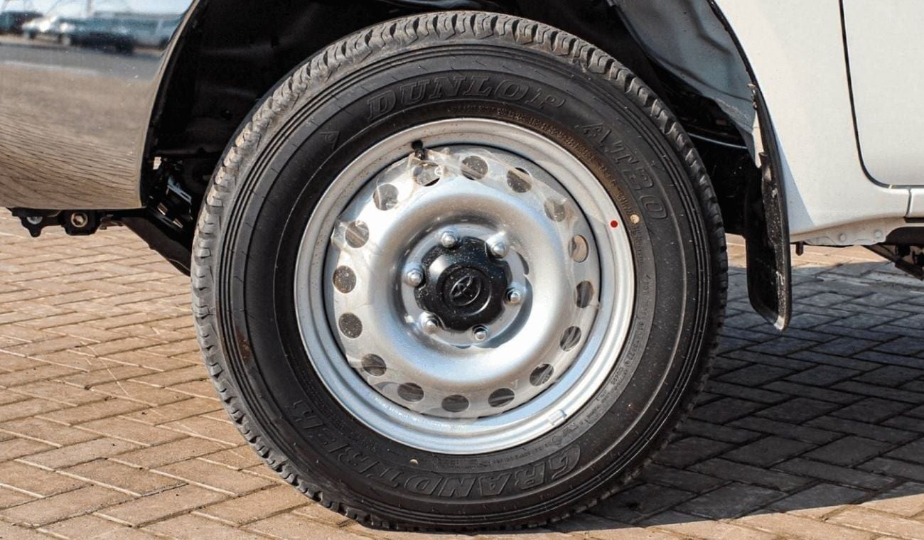 تويوتا هيلوكس GL HILUX 2.4L MT