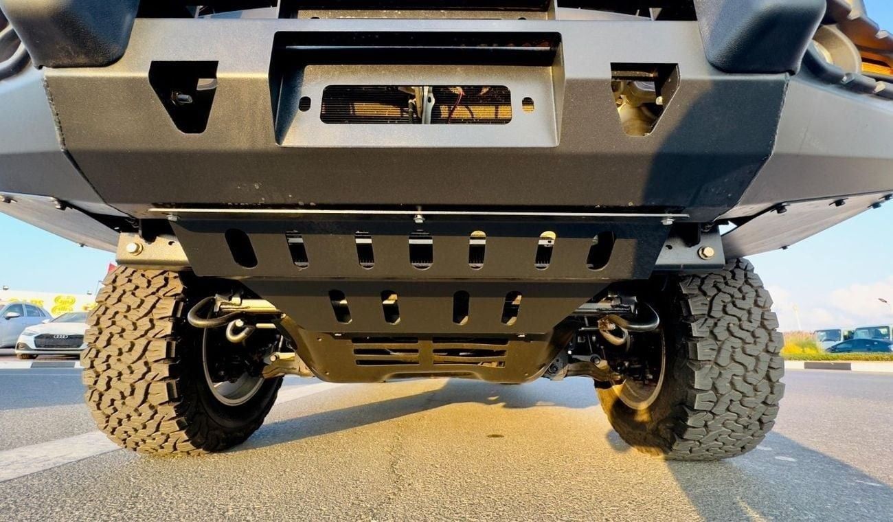 Toyota Hilux AFTER MARKET CANOPY WITH ROOF RACK | RHD | 2011 | 3.0L DIESEL ENGINE | MT | SUNROOF | 4WD