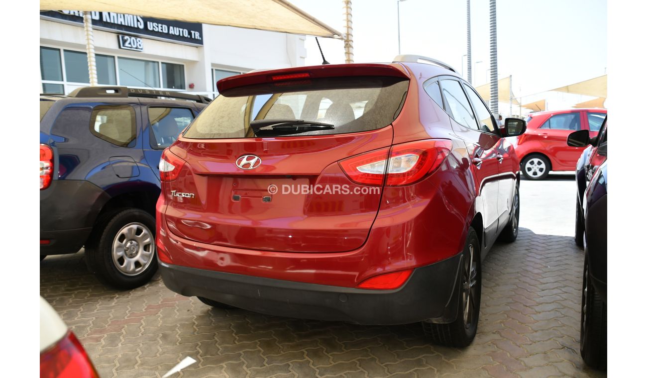 Hyundai Tucson 2015 RED GCC NO PAINT NO ACCIDENT PERFECT