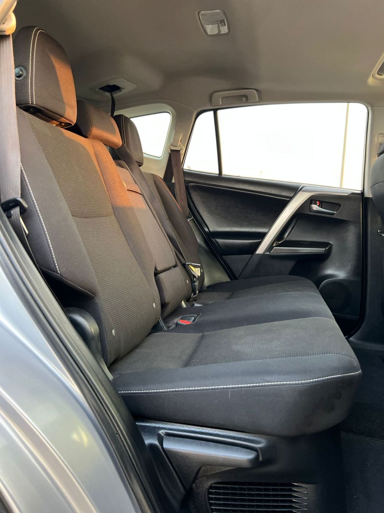 Toyota RAV4 2018 Toyota RAV4 Hybrid XLE – Full Option – 2.5L V4 – AWD 4x4 – Sunroof –