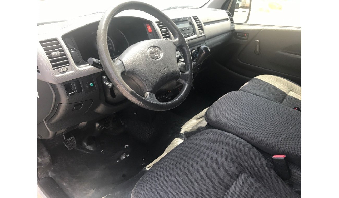 Toyota Hiace 2013