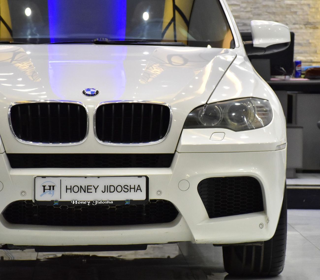 BMW X5M EXCELLENT DEAL for our BMW X5 M ( 2010 Model ) in White Color GCC Specs
