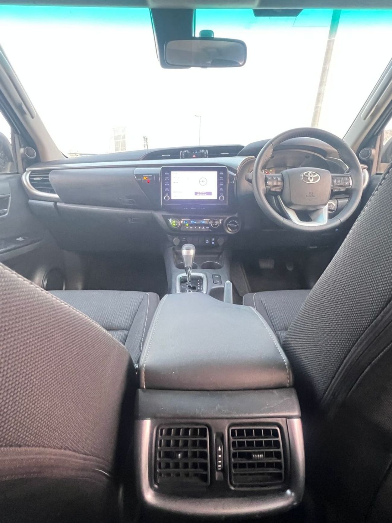 Toyota Hilux DIESEL 2.8 LITER ,RHD ,PUSH START ,AUTO TRANSMISSION