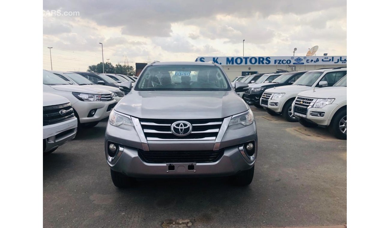 Toyota Fortuner E.XR-LEATHER SEATS-DVD-REAR CAMERA-FOGLIGHTS-ALLOY RIMS