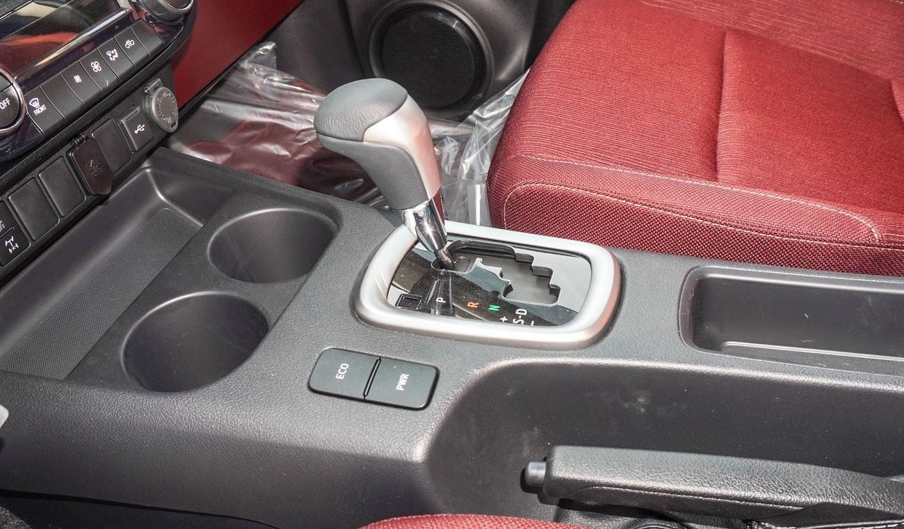 Toyota Hilux SR5. 2.4L 4WD A/T