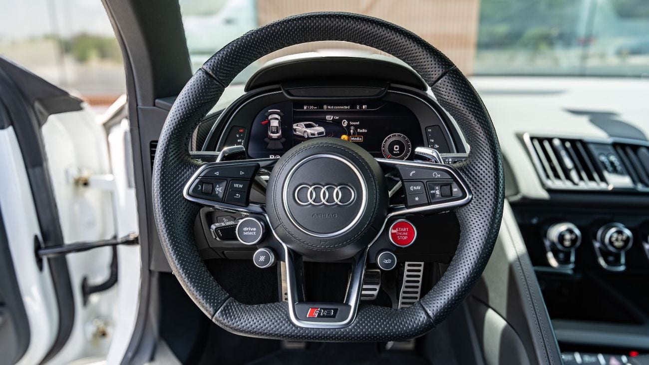 Audi R8 V10 PLUS GCC Specs | Very Clean And Low Mileage | Carbon Package