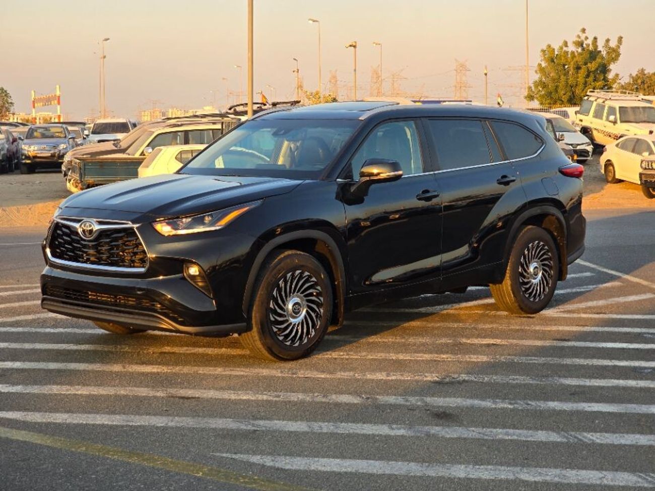 Toyota Highlander 2023 Model 2.4cc engine Sunroof, 4x4 and 7 seater