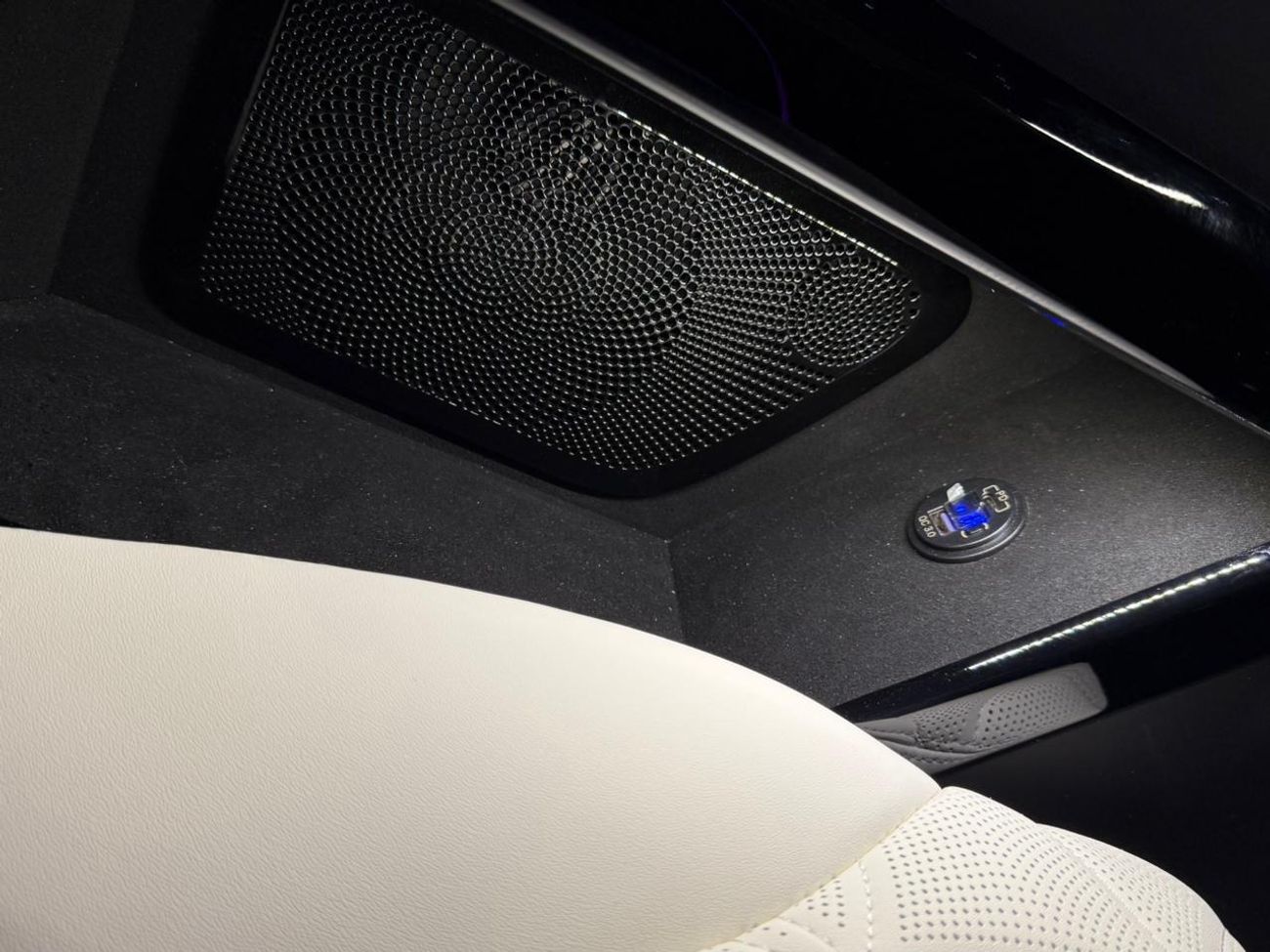 مرسيدس بنز V 250 2023 Mercedes-Benz V250, Brand New, 1 Year Unlimited KM Warranty, Fully Upgraded, GCC