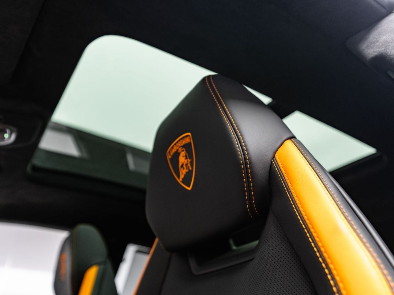 لامبورغيني اوروس S BUY NOW, PAY 2027 | THE BLACKLINE STANDARD | 1 Year Blackline Warranty, GCC, Low KMs