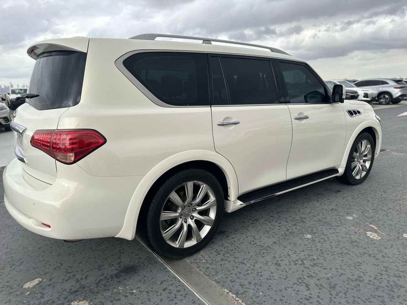 إنفينيتي QX80 Infiniti QX80 GCC 8 cylinder 4.4 full Option full service history aqency