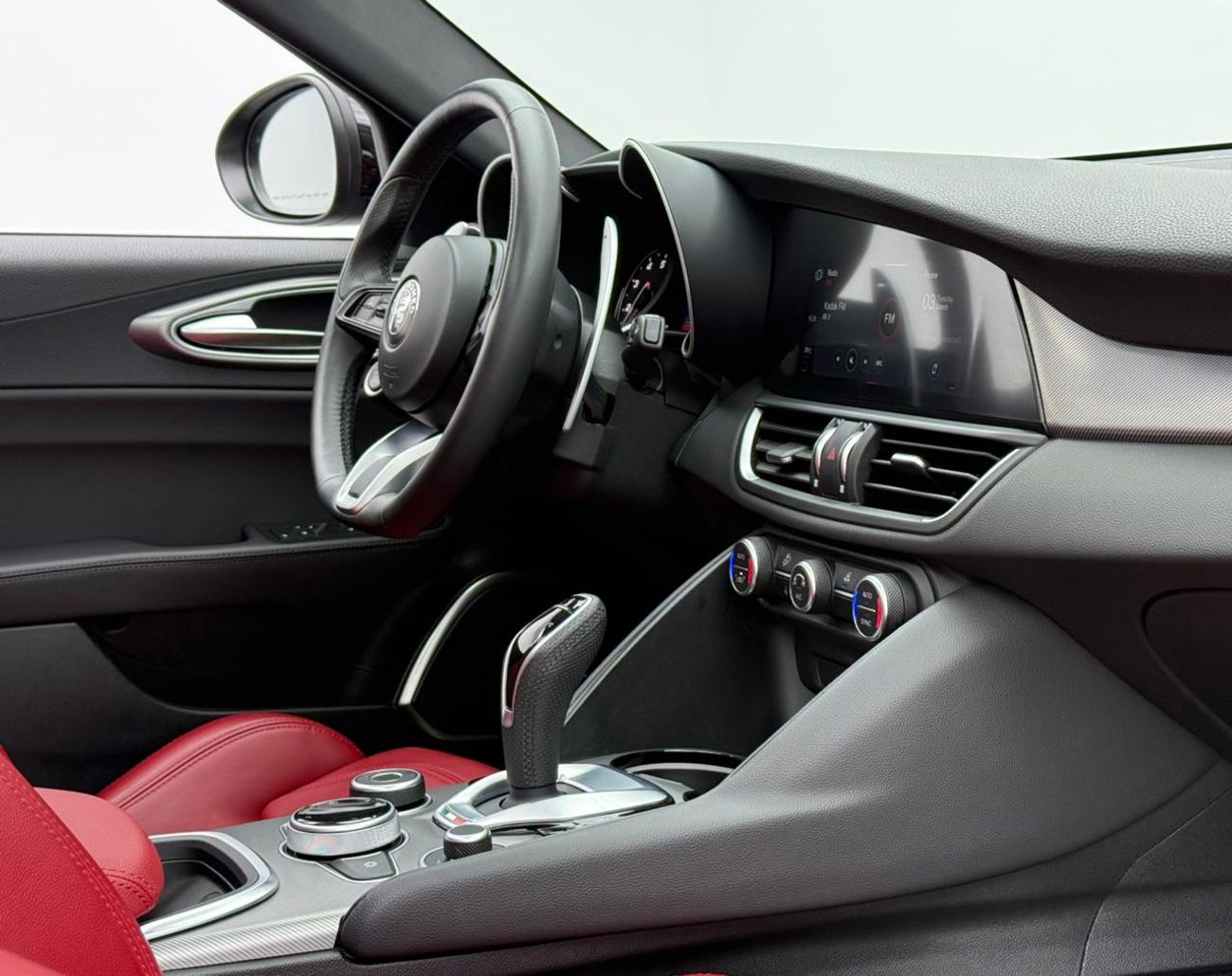 ألفا روميو جوليا 2023 Alfa Romeo Giulia Veloce Q2, 2027 Alfa Romeo Warranty + Service Pack, Very Low Km, GCC