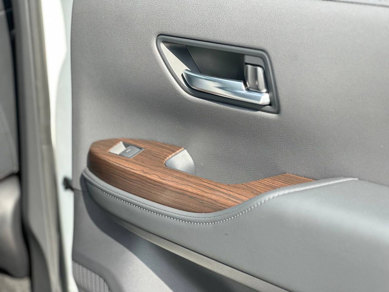 Toyota Land Cruiser GXR 4.0L PTR A/T // 2026 // High Option With Dvd&Back Camera , Sunroof , Leather & Power Seats // Sp