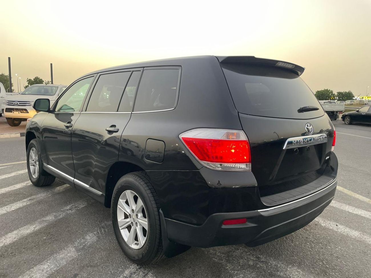 Toyota Highlander 2012 Toyota Highlander 4x4 - 3.5L V6 MidOption+ 7 Leather Seats Great Condition -