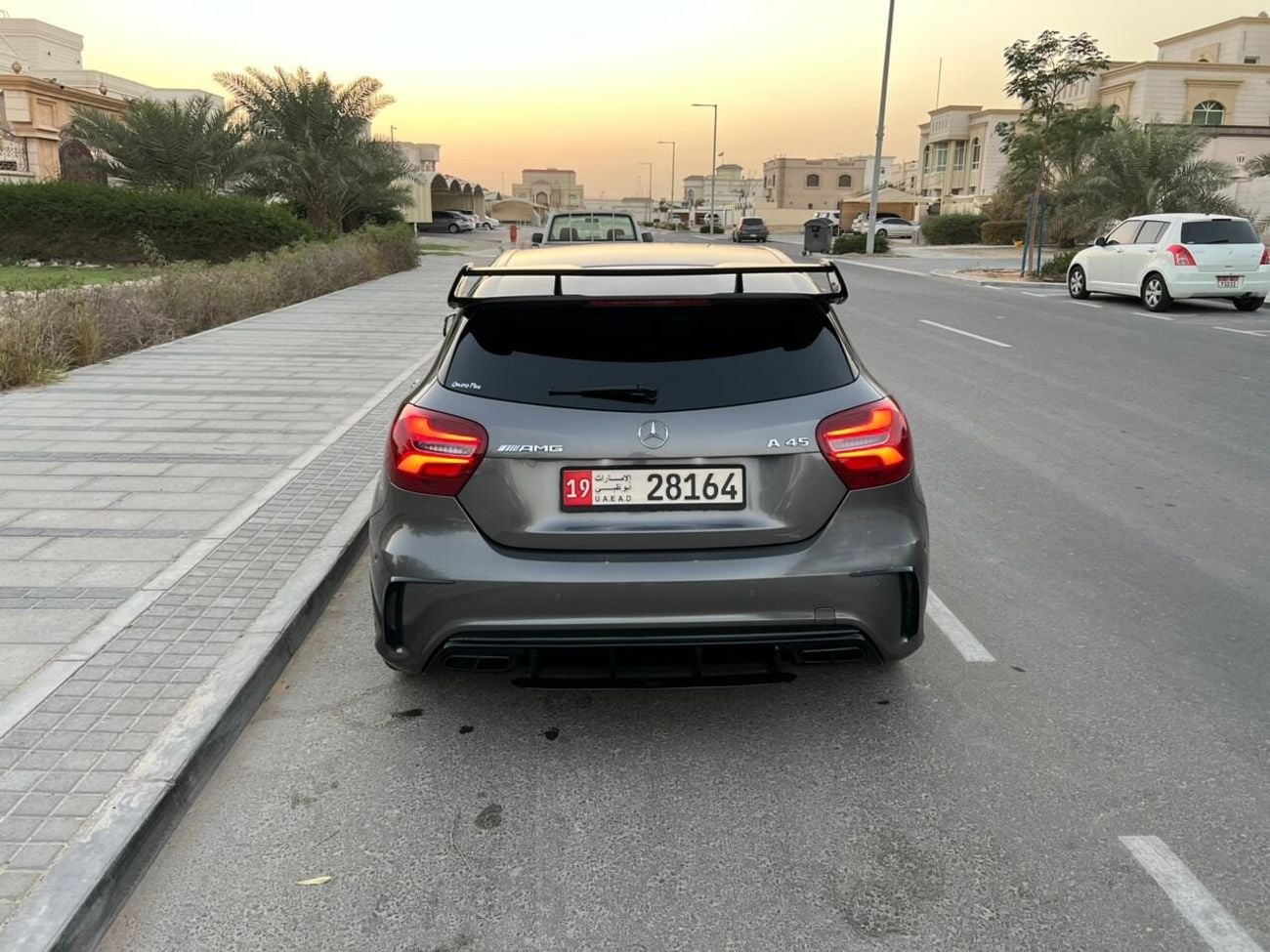 Mercedes Benz A35 AMG مرسيدس-AMG A45 واحدة من أقوى سيارات الهاتشباك الرياضية في العالم. بفضل محركها الجبار رباعي الأسطوانا