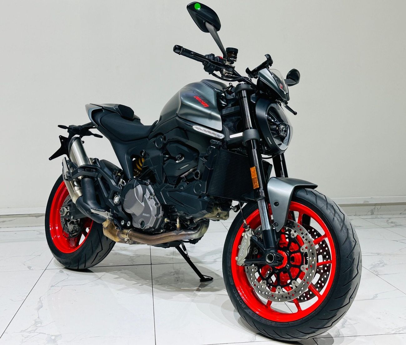 دوكاتي مونستر بلس