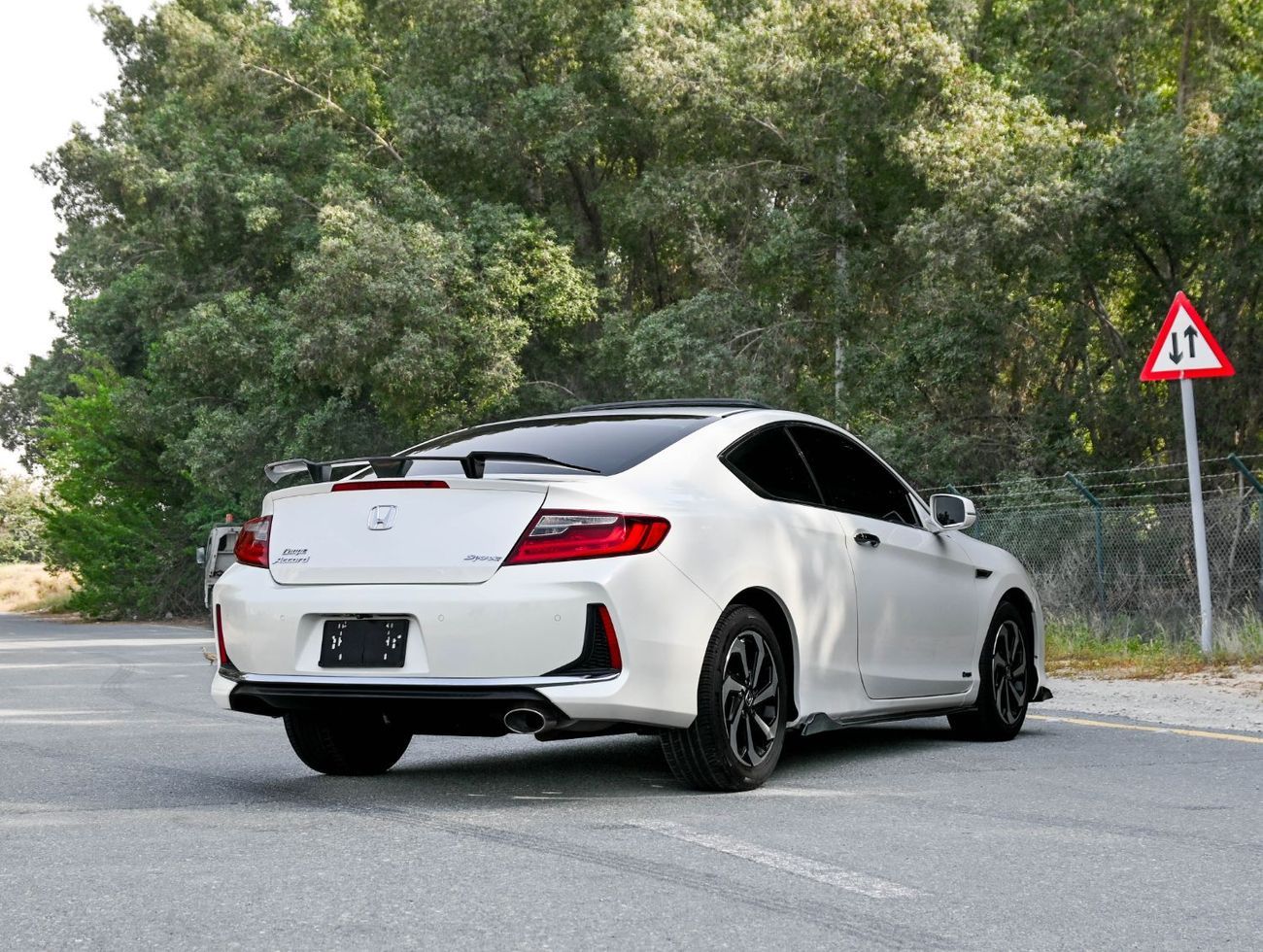 هوندا أكورد كوبيه Honda Accord Coupe Sport 2017 -V4 GCC  accident-free Excellent Condition