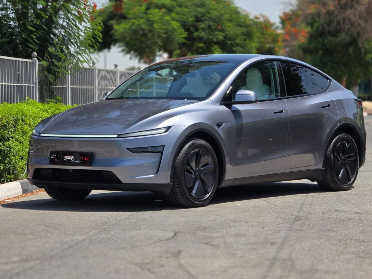 Tesla Model Y LONG RANGE AWD 2025 GCC LOW MILEAGE WITH 8 YEARS TESLA DUBAI AGENCY WARRANTY IN MINT CONDITION