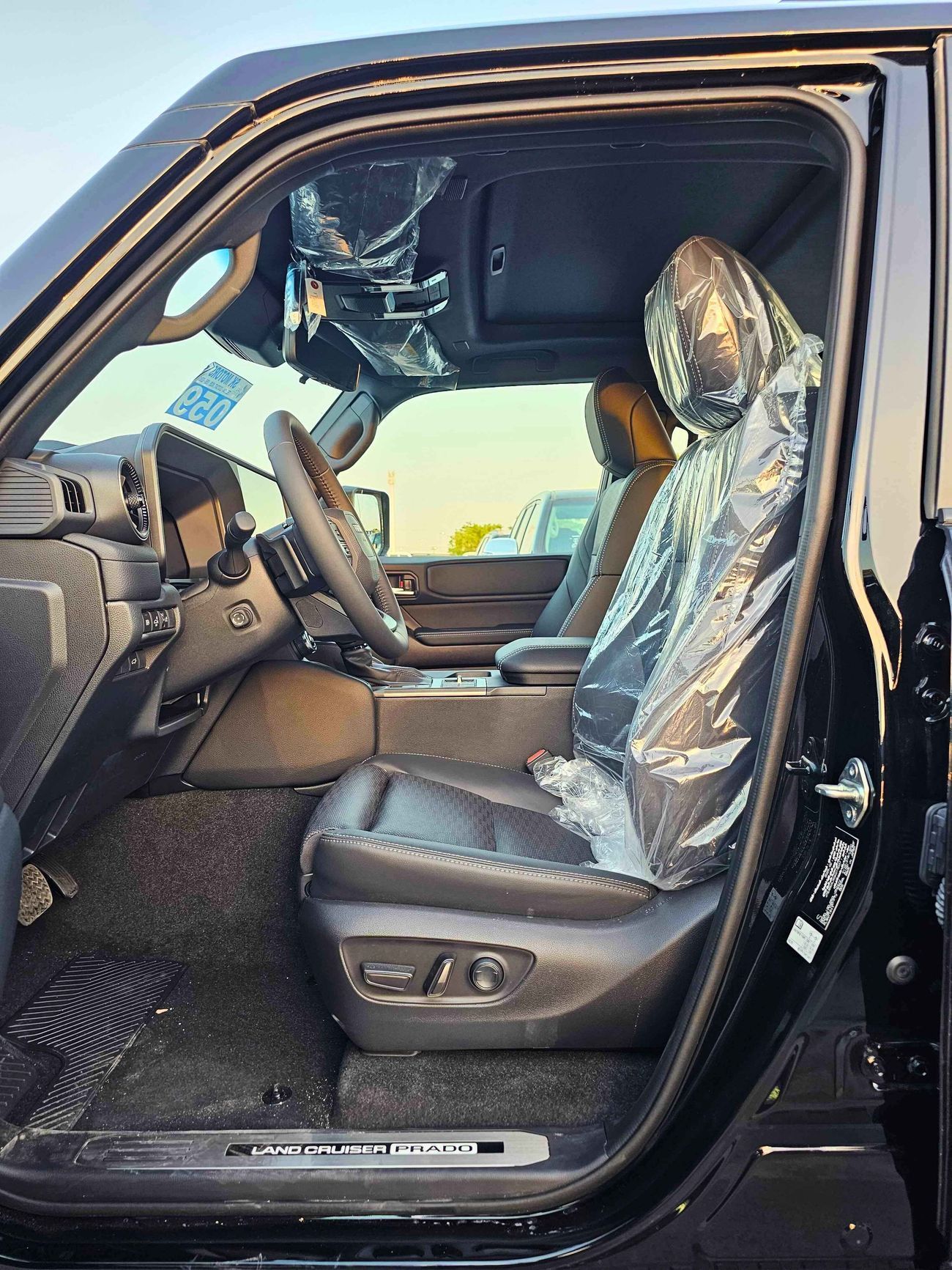 Toyota Prado PLATINUM | 2.8L V4 DIESEL | TOP VARIANT | 360* CAMERA | DIFF LOCK | SUNROOF | HEADUP DISPLAY