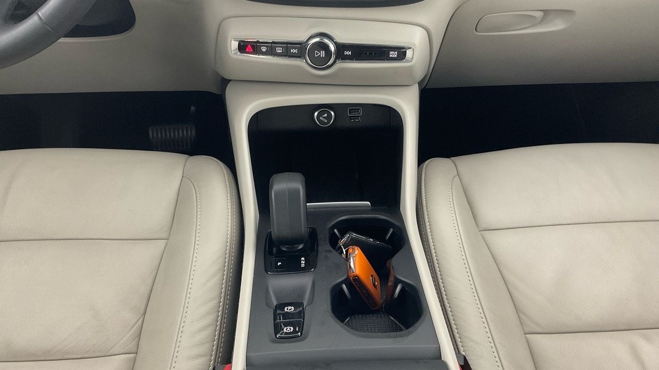 Volvo XC40 2.0 T4 MOMENTUM AUTO | Guaranteed Warranty | 0 Down Payment