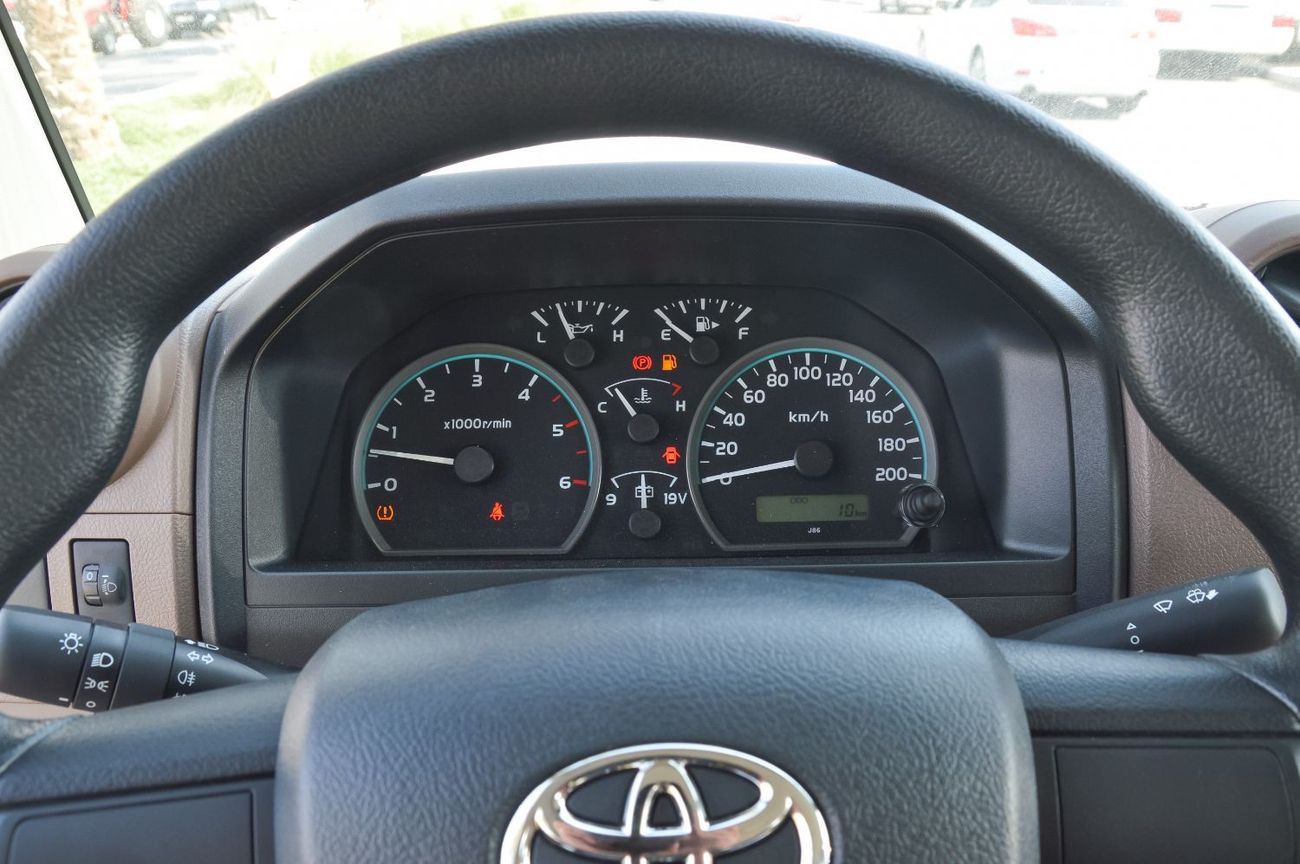 Toyota Land Cruiser TOYOTA LAND CRUISER 79 SERIES 4.5L DOUBLE CABIN 4WD DIESEL 2024 | AUDIO PLAYER | ALLOY WHEELS | WINC