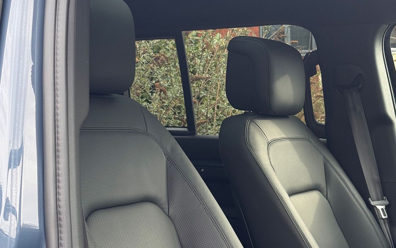 Land Rover Defender P300 110 2.0L (5 Seater) RIGHT HAND DRIVE