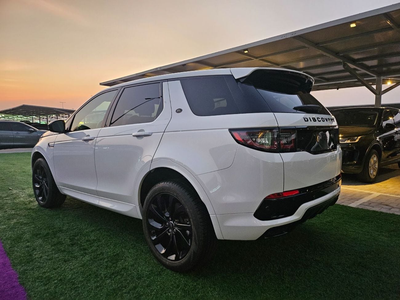 لاند روفر دسكفري سبورت R-DYNAMIC HSE P200