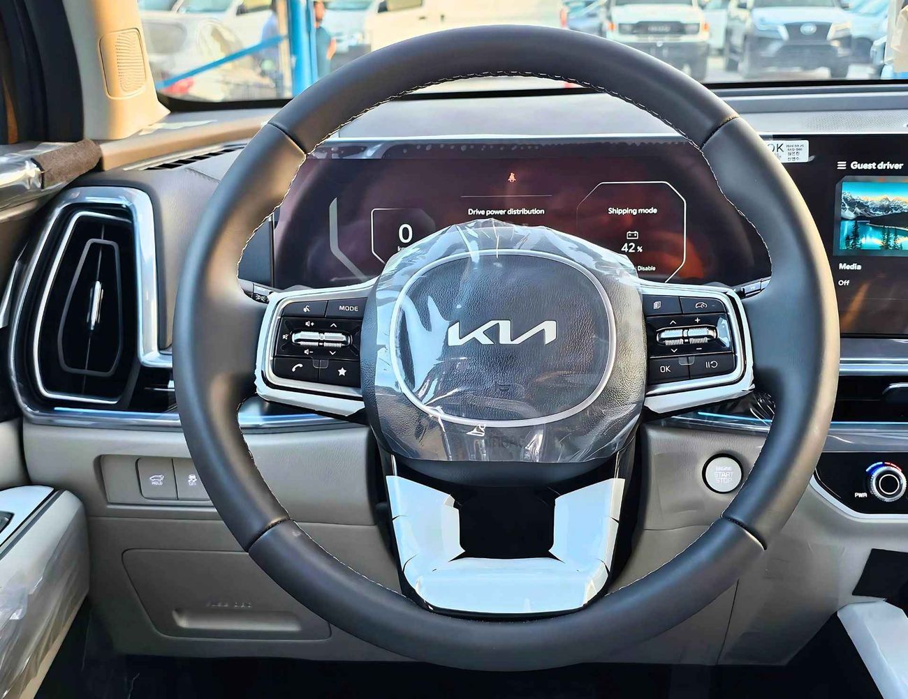 كيا سورينتو 2.5L V4 PETROL / 360* CAMERA  / POWER SEATS / 4WD (CODE # 69092)