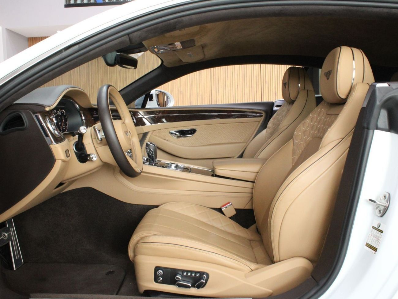 بنتلي كونتيننتال جي تي 4.0T V8