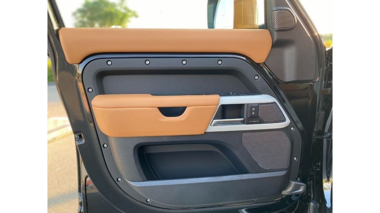 Land Rover Defender HSE 110 BRAND NEW GCC SPEC UNDER WARRANTY AND SERVICE