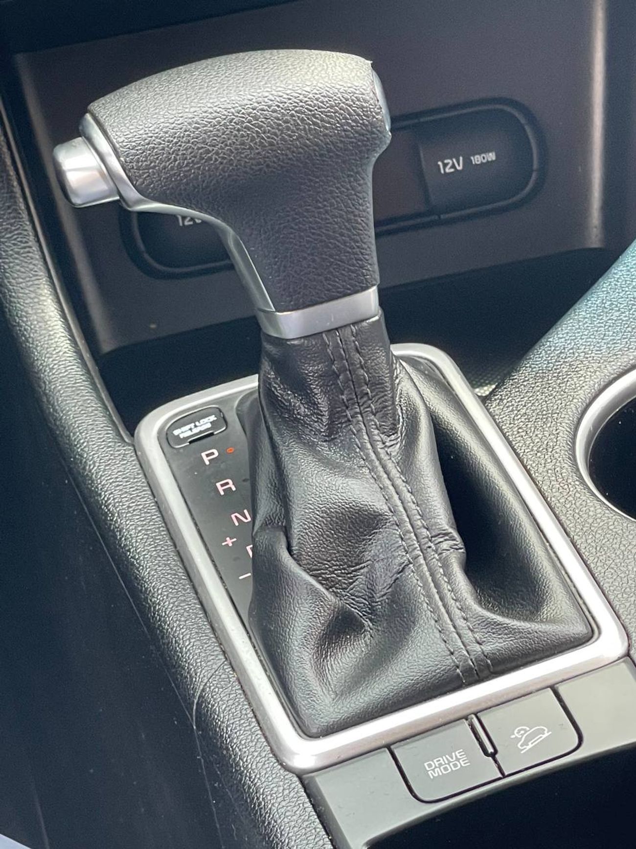 كيا سبورتيج LX / 2.4 V4 / رادار / مساعدة مسار / نقطة عمياء / شاشة كبيرة / جنوط / مكيف خلفي