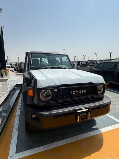 Toyota Land Cruiser 70 LC76 LX LC76 2.8l DEISEL OMANI FULL OPTION 2026/2026