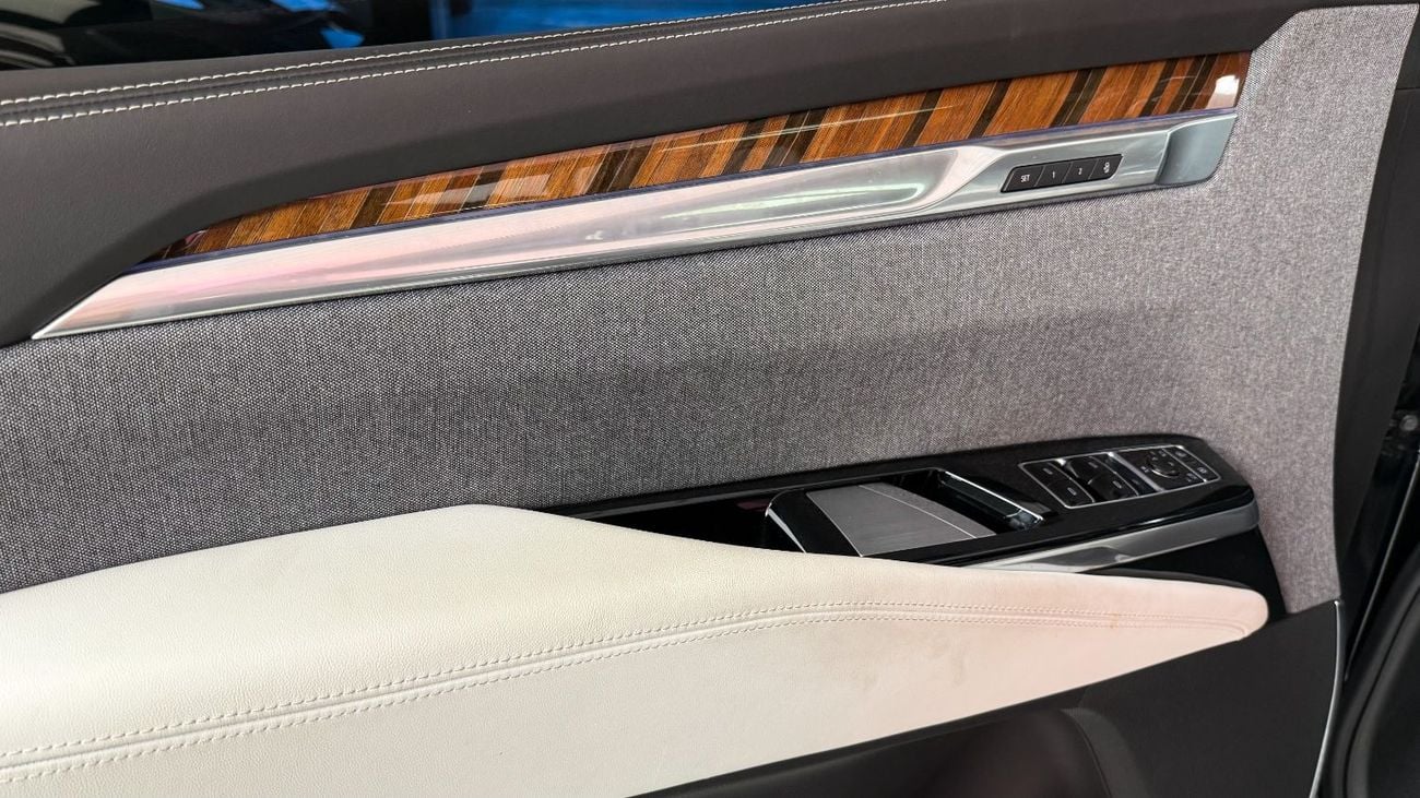 كاديلاك إسكالاد Cadillac Escalade 600 - 6 Seats - 2025
