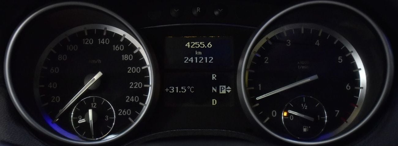 مرسيدس بنز ML 350 EXCELLENT DEAL for our Mercedes Benz ML350 4Matic ( 2011 Model ) in Black Color GCC Specs