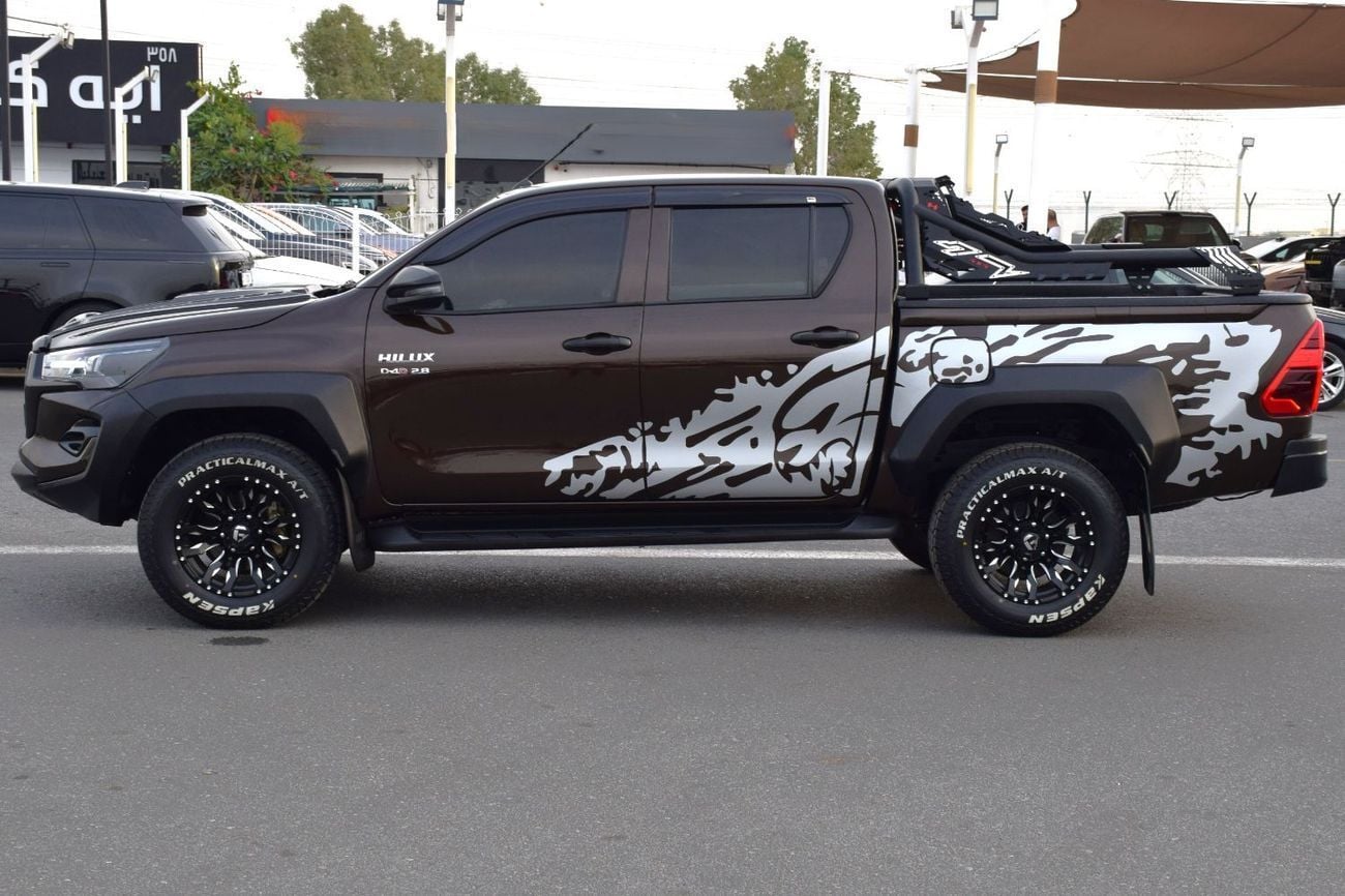 تويوتا هيلوكس 4X4 DIESEL 2.8L Right Hand (Export Only)