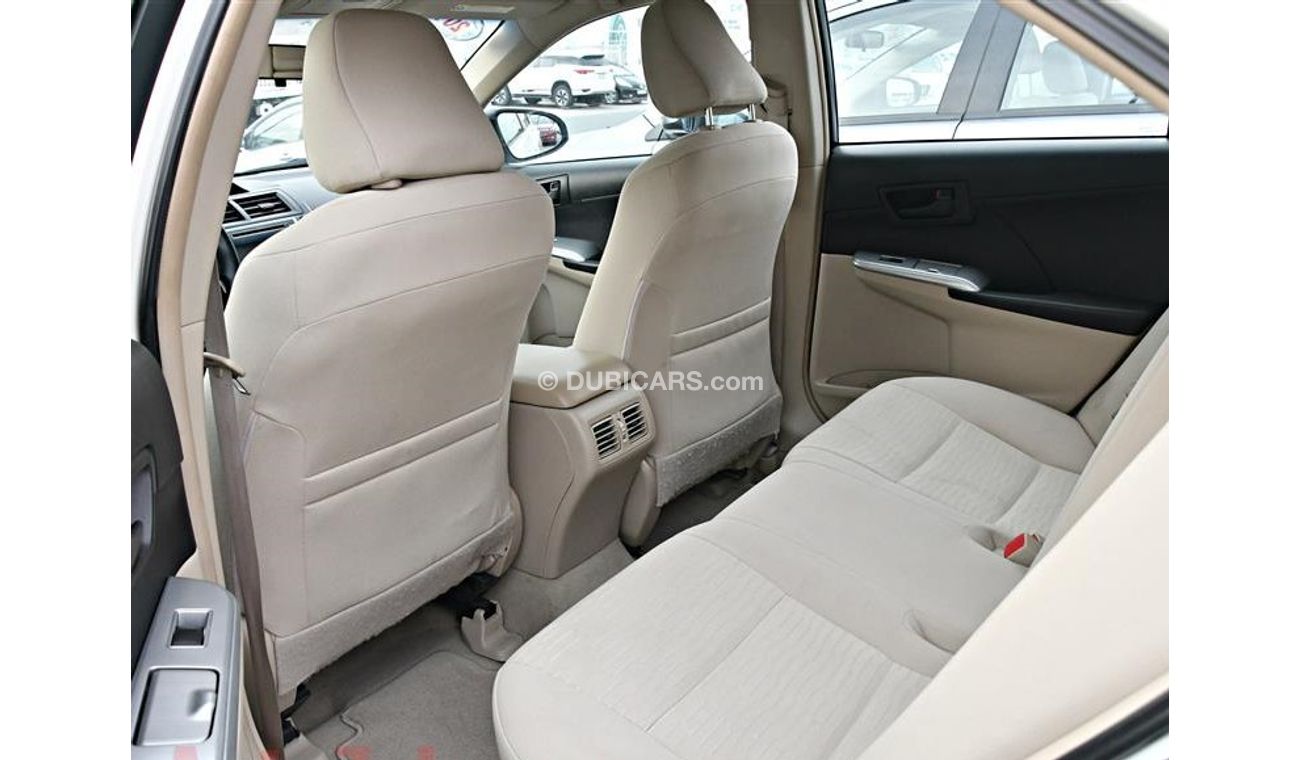 Toyota Camry 2016 WHITE GCC NO ACCIDENT PERFECT