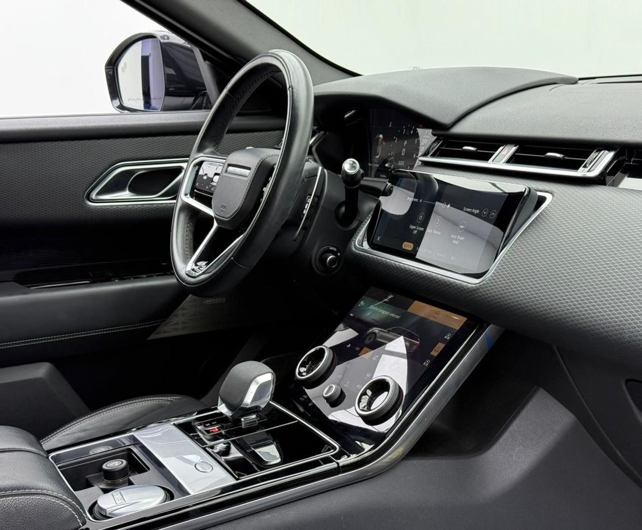 لاند روفر رينج روفر فيلار P250 R-Dynamic 2.0L 2021 Range Rover Velar SE ,Agency Warranty ,Agency Full Service History ,Excelle