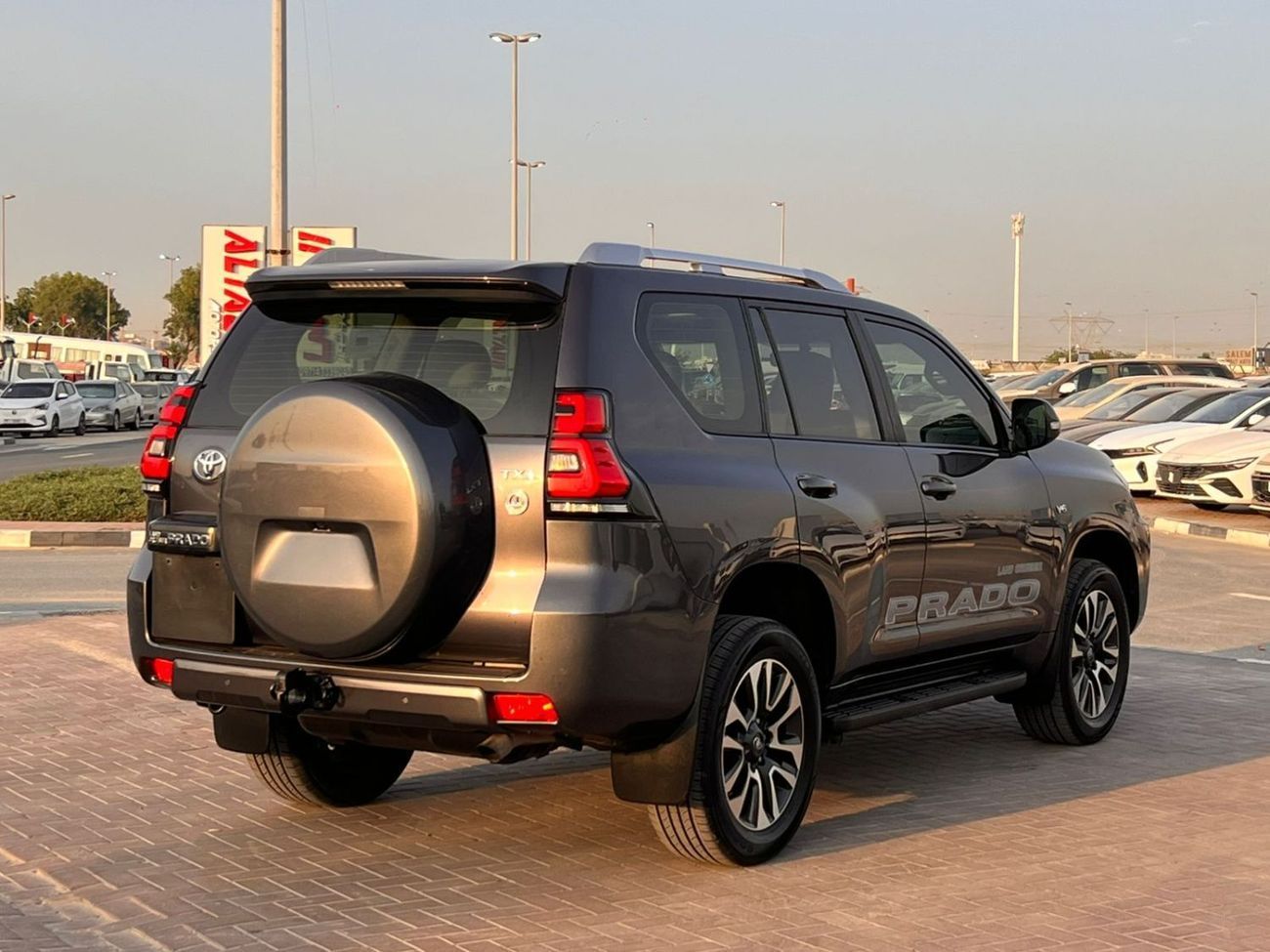 Toyota Prado TX-L 2022 Toyota Prado Full Option 4.0L V6 - AWD 4x4 GCC- Electric Seat - Rear CAM & Sensors - Cool B