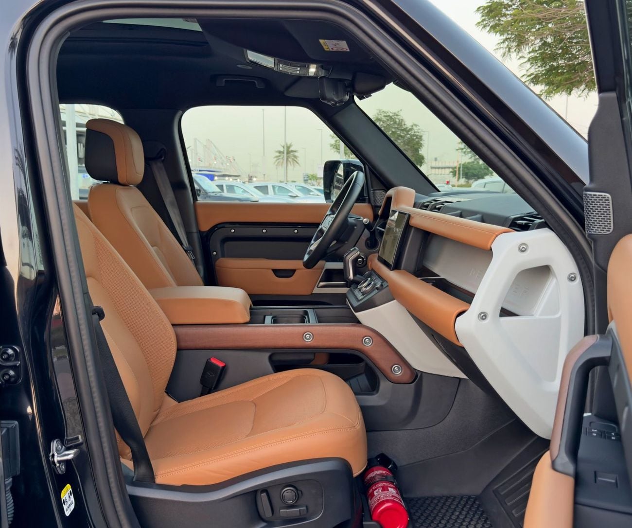 Land Rover Defender P400 110 HSE 3.0L (5 Seater)