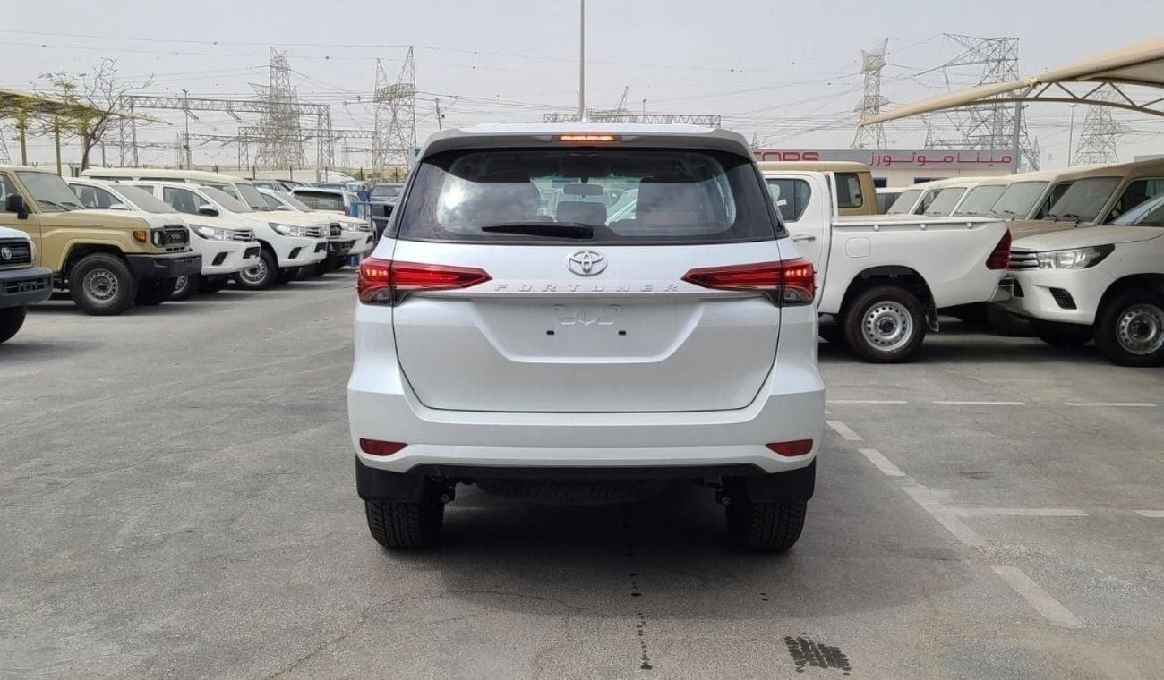 تويوتا فورتونر تويوتا فورتشنر 2.4 لتر DSL في 2025