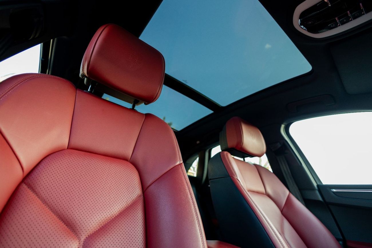 Porsche Macan Std 2.0L (252 HP) Porsche Macan 2024 GCC under Agency Warranty with Flexible Down-Payment.